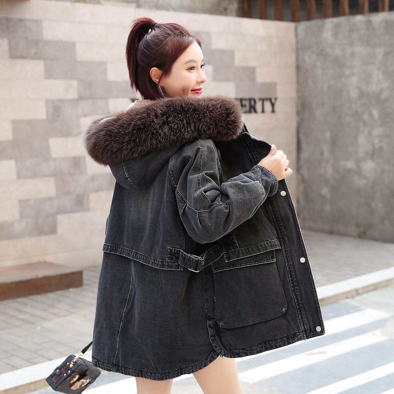 2020 New Women Winter Ladies Faux Lamb Fur Jeans Jacket Female Korean Loose Warm Thick Plus Velvet Bomber Denim Jackets W110