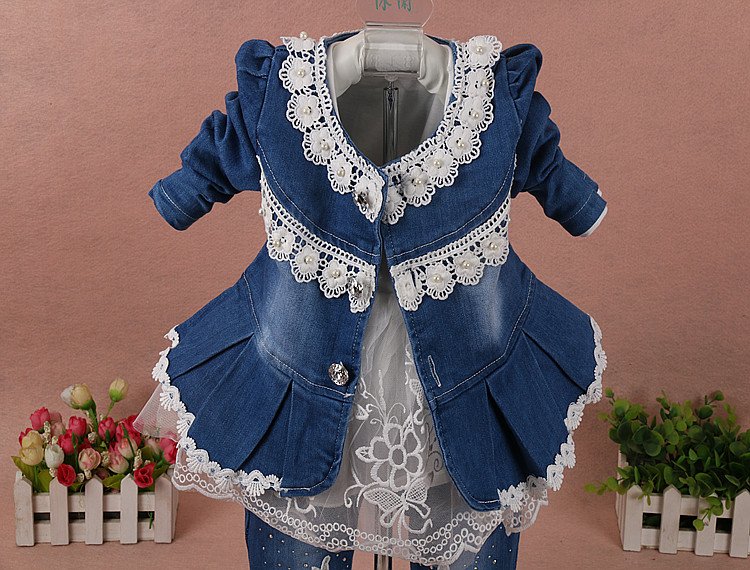 Nieuwe 2017 lente meisjes bloem denim jas + t-shirt + broek kleding sets 3pcs kids kleding sets meisjes herfst casual pak kids jeans