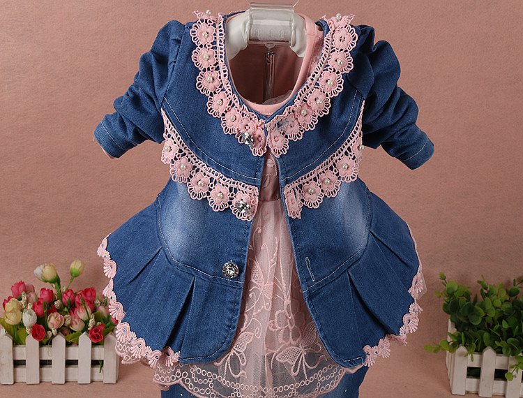 Nieuwe 2017 lente meisjes bloem denim jas + t-shirt + broek kleding sets 3pcs kids kleding sets meisjes herfst casual pak kids jeans