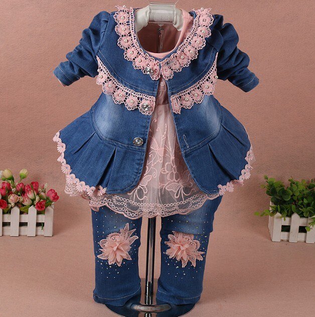 Nieuwe 2017 lente meisjes bloem denim jas + t-shirt + broek kleding sets 3pcs kids kleding sets meisjes herfst casual pak kids jeans