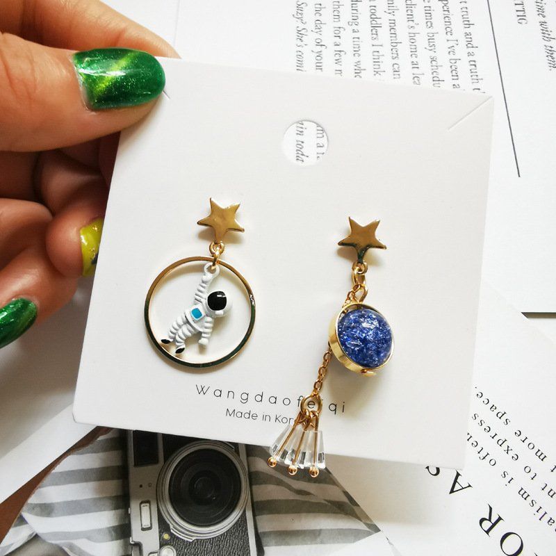 Creative Leuke Ontwerp Universe Planet Star Astronaut Tassel Drop Oorbellen Voor Vrouwen Meisjes Hollow Cirkel Kristallen Hanger Sieraden
