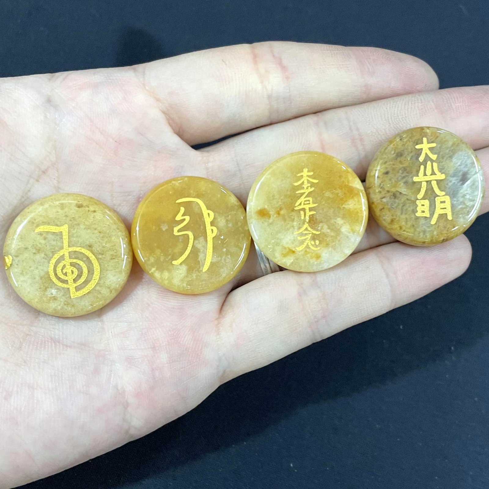 4 Stks/set 25Mm Chakra Natuurlijke Tiger Eye Amethisten Crystal Agaat Jades Steen Gegraveerde Symbolen Ronde Reiki Waarzeggerij Healing