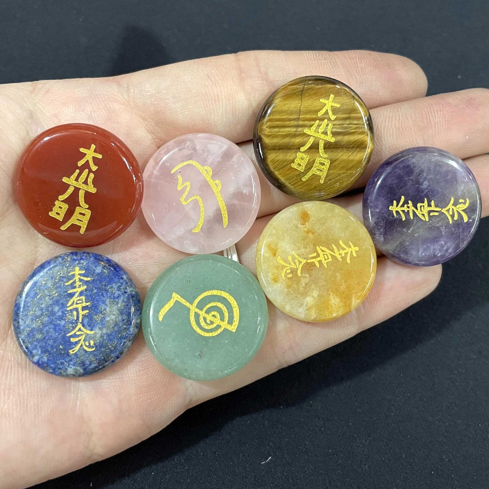 4 Stks/set 25Mm Chakra Natuurlijke Tiger Eye Amethisten Crystal Agaat Jades Steen Gegraveerde Symbolen Ronde Reiki Waarzeggerij Healing