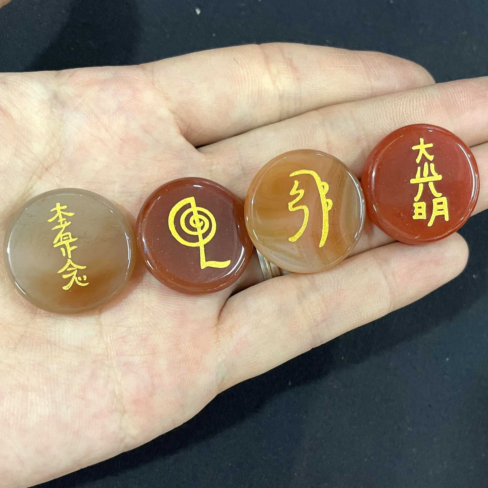 4 Stks/set 25Mm Chakra Natuurlijke Tiger Eye Amethisten Crystal Agaat Jades Steen Gegraveerde Symbolen Ronde Reiki Waarzeggerij Healing