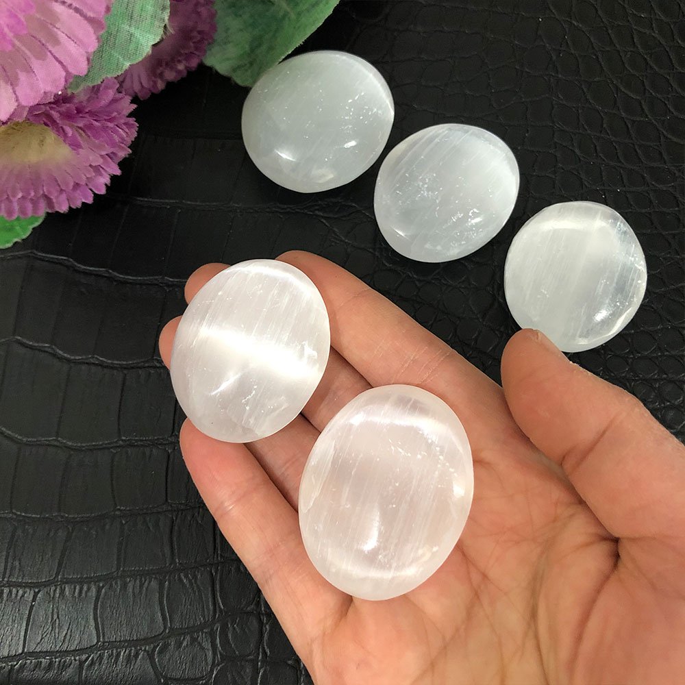 1Pc Natuurlijke Witte Selenite Palmstone Quartz Kristallen Healing Palm Steen Gips Reiki Minerale Chakra Thuis Kamer Decoratie Energie