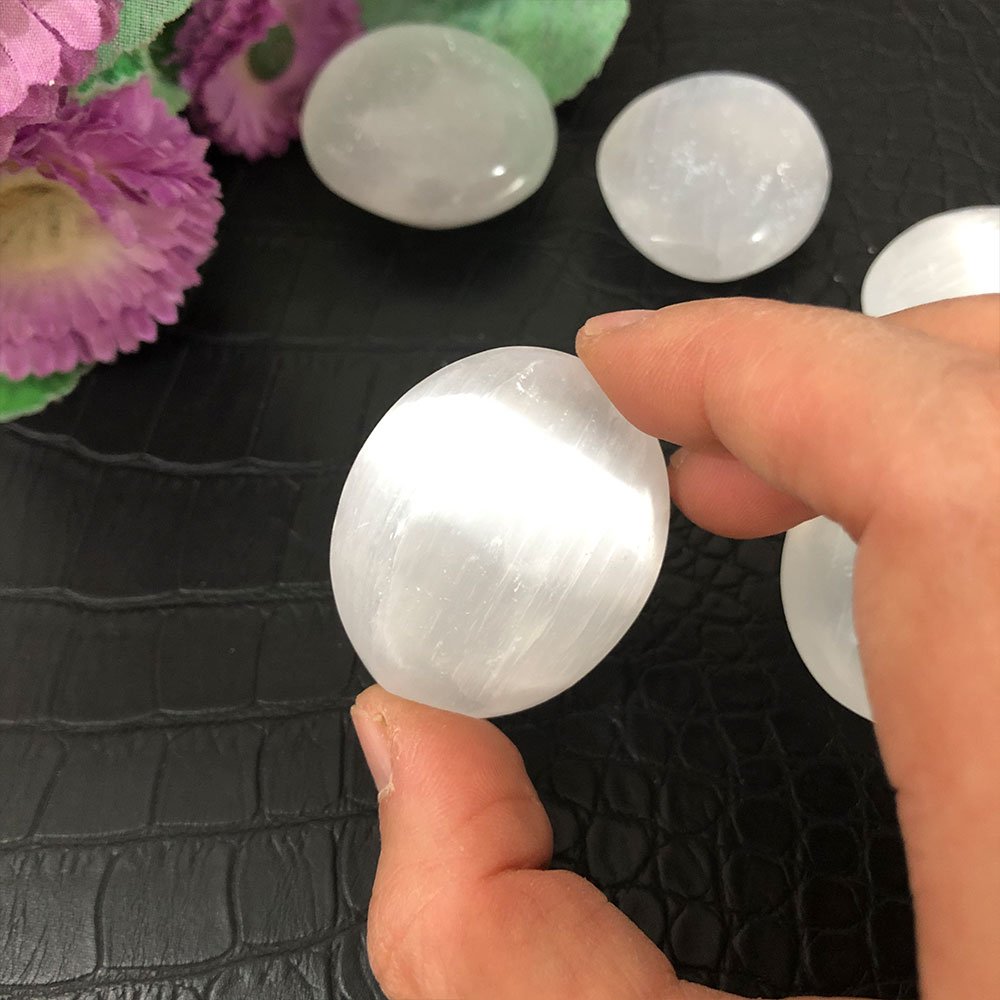 1Pc Natuurlijke Witte Selenite Palmstone Quartz Kristallen Healing Palm Steen Gips Reiki Minerale Chakra Thuis Kamer Decoratie Energie