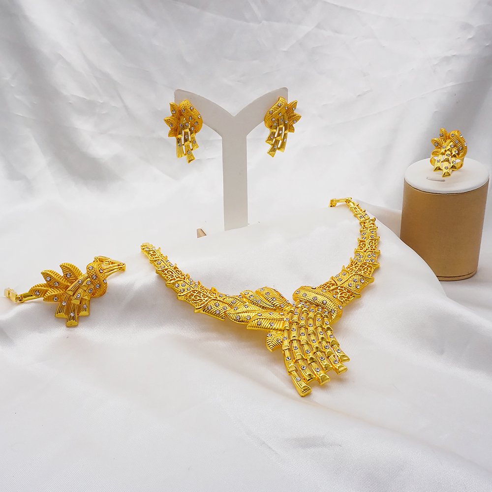 Goud Kleur Sieraden Sets Voor Vrouwen Ketting Oorbellen Dubai Afrikaanse Indian Bridal Accessoire Bloemen Sieraden Sets Ketting